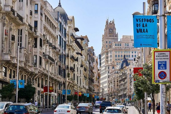 La Comunidad de Madrid presenta una web con recursos para ayudar a las familias