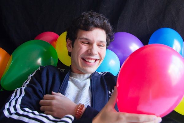 Descubre cómo un taller de manualidades en grupo puede potenciar la creatividad y diversión colectiva