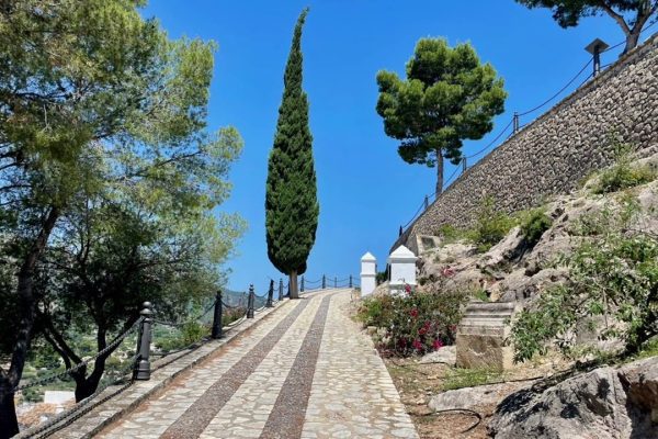Descubre todos los encantos de Polop: Un destino imperdible que tienes que conocer