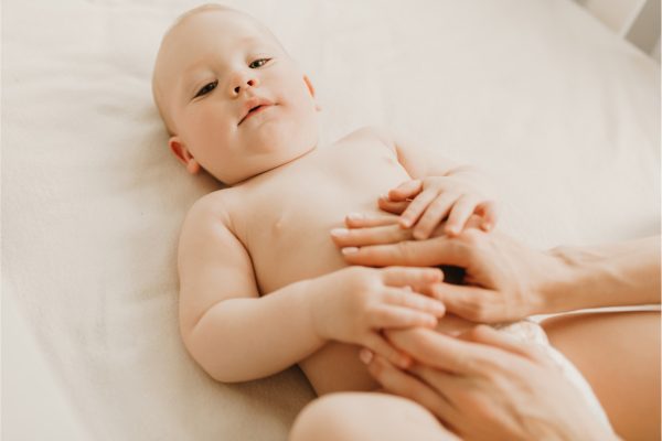 Bienestar sin medicamentos. La Fisioterapia pediátrica alivia cólicos en bebés