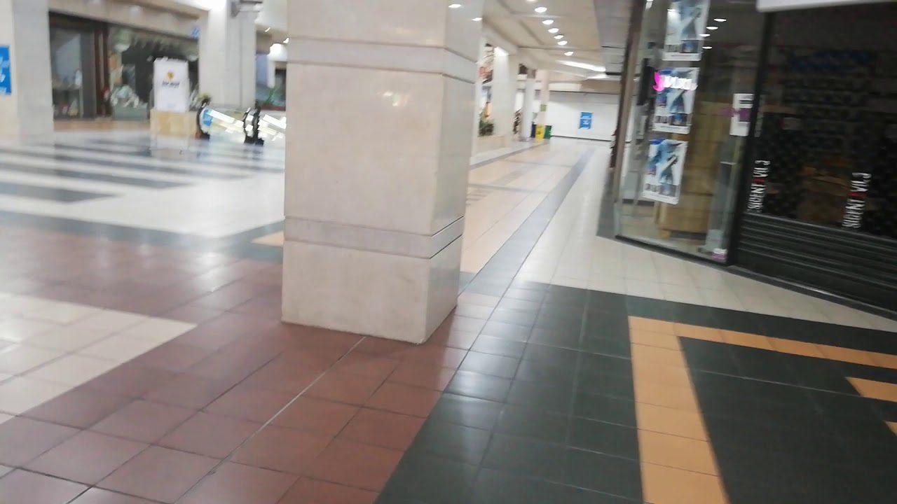 Explorando el Centro Comercial Augusta en Zaragoza