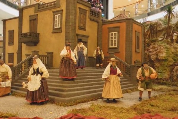 Explorando el Centro Comercial Tres de Mayo en Tenerife