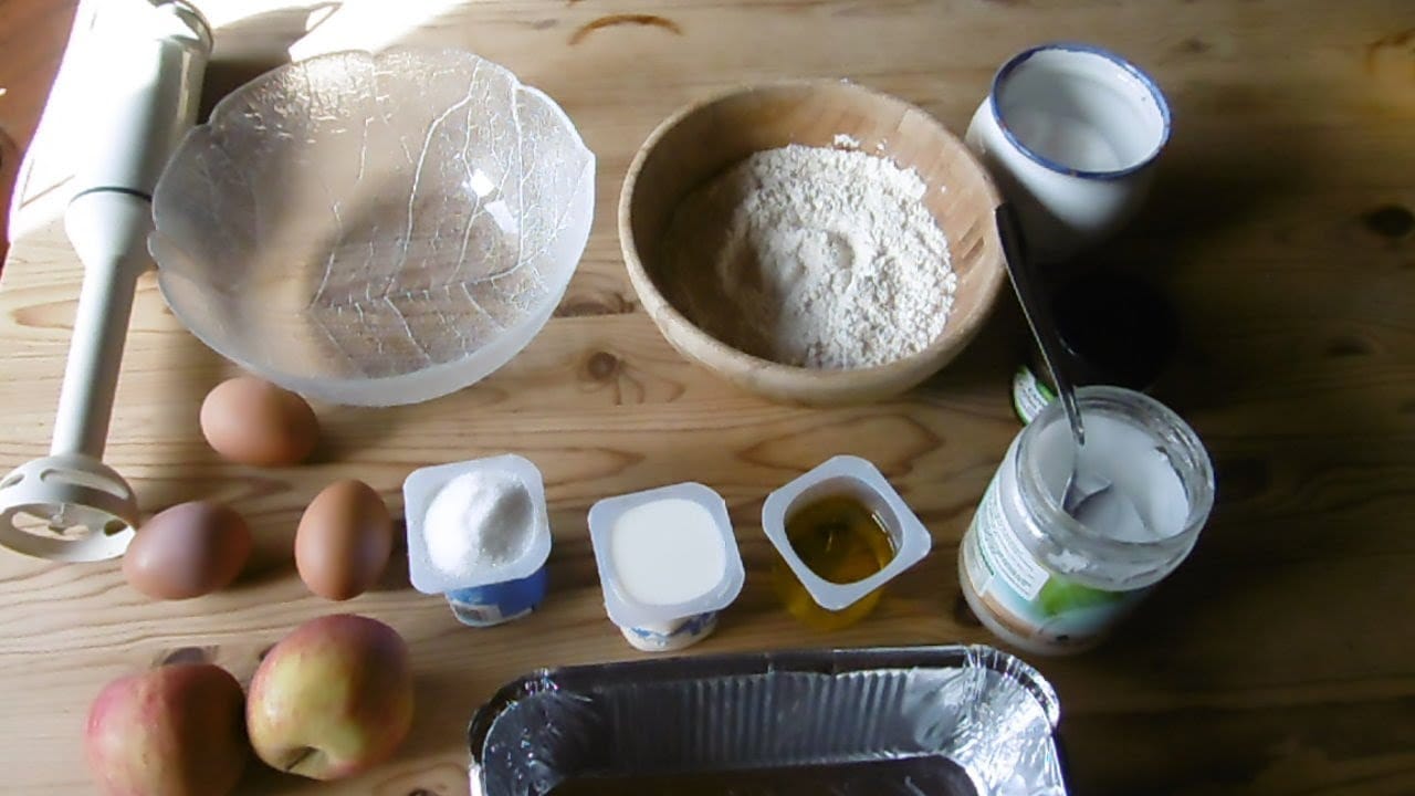 Como-hacer-un-bizcocho-de-manzana-y-coco - Sonajero.es Cómo hacer un bizcocho de manzana y coco