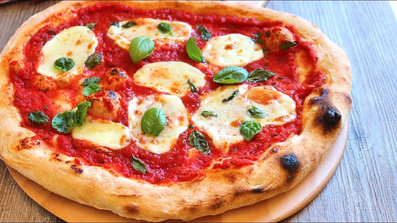 Cómo preparar una pizza margarita casera