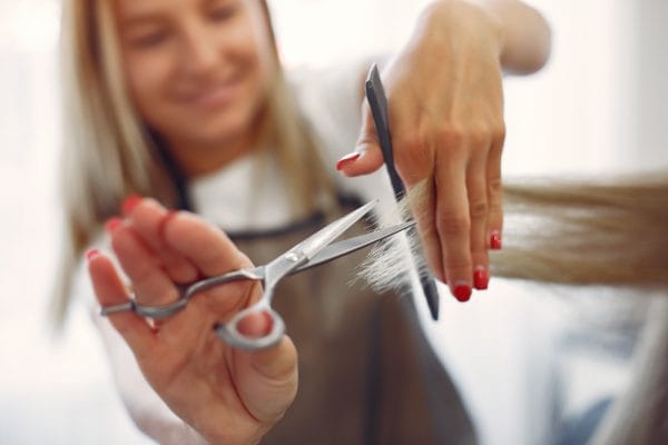 El oficio de la peluquería se adapta a nuevas técnicas y demandas del cliente