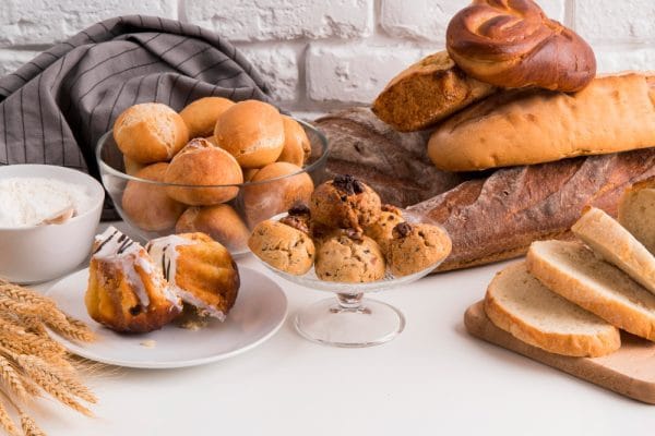 Variedad de alimentos frescos disponibles en los mercados locales durante todo el año