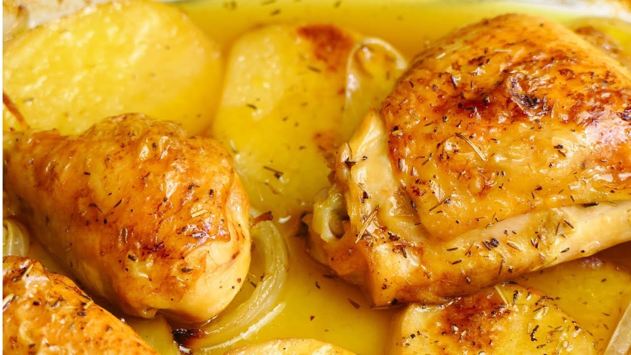 Como-preparar-pollo-al-horno-con-patatas - Sonajero.es Cómo preparar pollo al horno con patatas