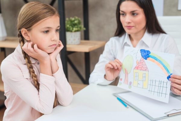 Terapias psicológicas para acompañar la conducta infantil en familias diversas